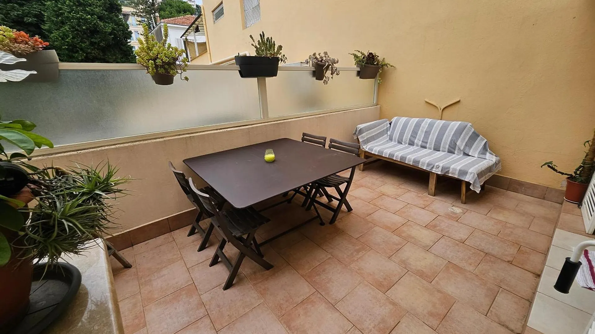 Michele Family - Centre Ville - 2 Pieces Tranquille - A 150 M De La Mer Menton 0*,